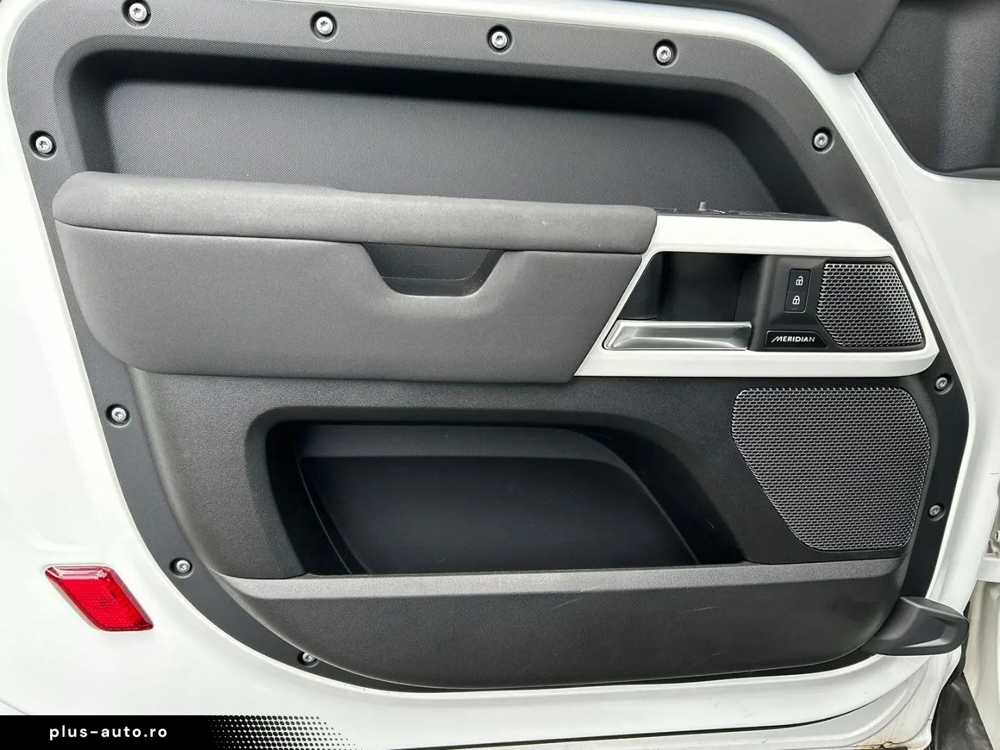 LAND ROVER Defender 90 D250 SE AHK Pano Offroad Paket