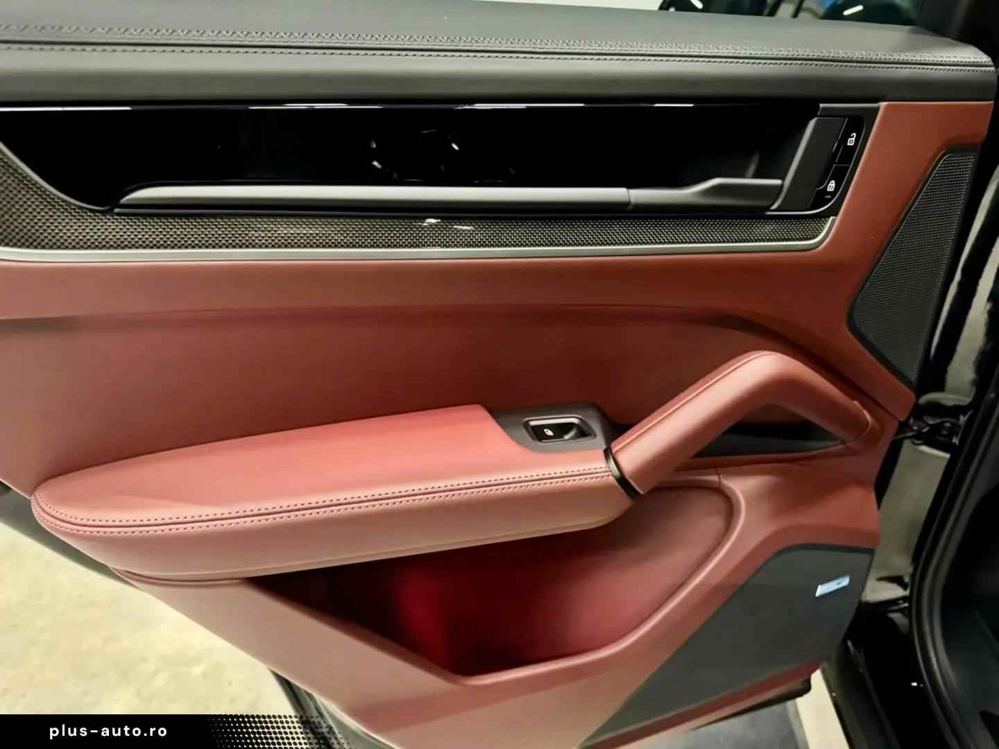 Porsche Cayenne E-Hybrid Black Edition Carbon Turbo