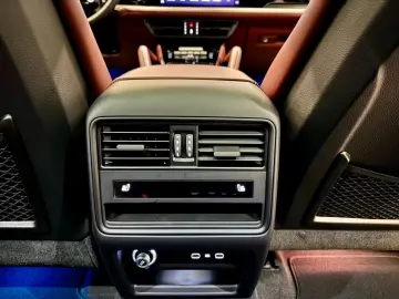 Porsche Cayenne E-Hybrid Black Edition Carbon Turbo