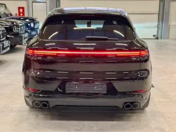 Porsche Cayenne E-Hybrid Black Edition Carbon Turbo