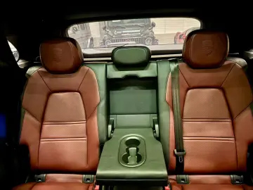 Porsche Cayenne E-Hybrid Black Edition Carbon Turbo