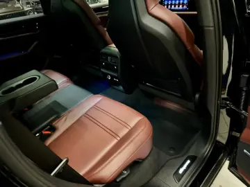 Porsche Cayenne E-Hybrid Black Edition Carbon Turbo