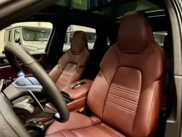 Porsche Cayenne E-Hybrid Black Edition Carbon Turbo