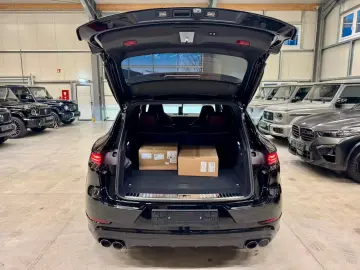 Porsche Cayenne E-Hybrid Black Edition Carbon Turbo