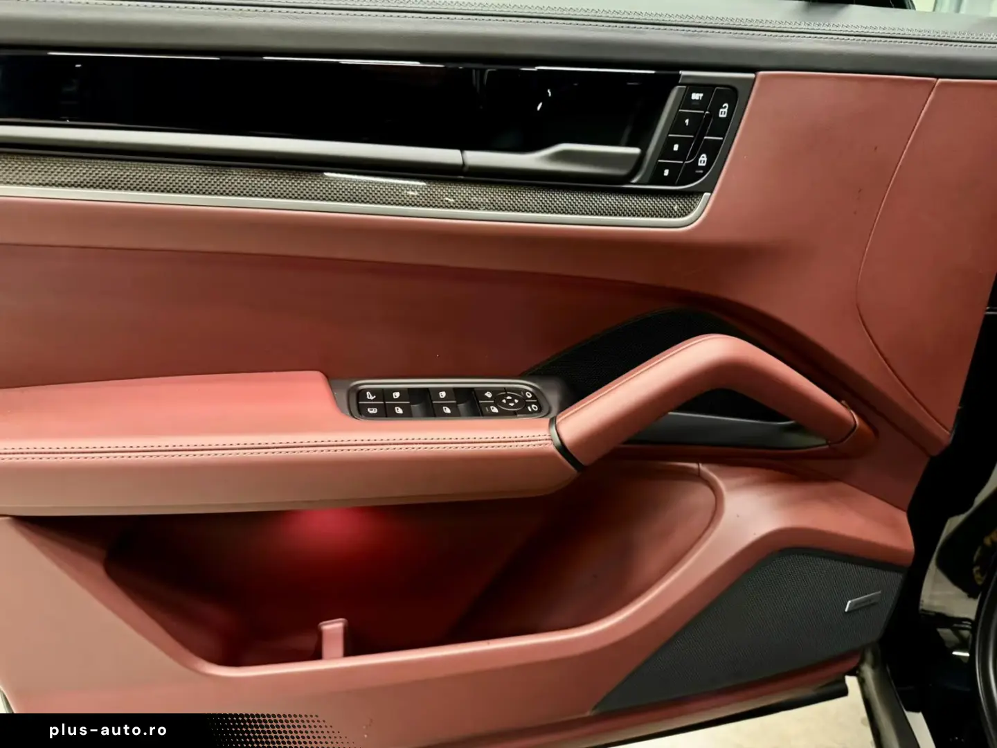 Porsche Cayenne E-Hybrid Black Edition Carbon Turbo