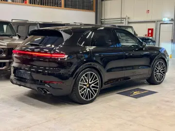 Porsche Cayenne E-Hybrid Black Edition Carbon Turbo