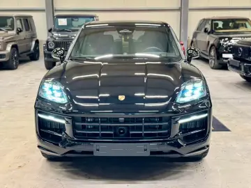 Porsche Cayenne E-Hybrid Black Edition Carbon Turbo