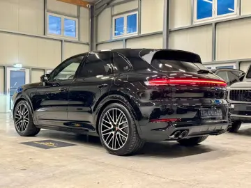 Porsche Cayenne E-Hybrid Black Edition Carbon Turbo