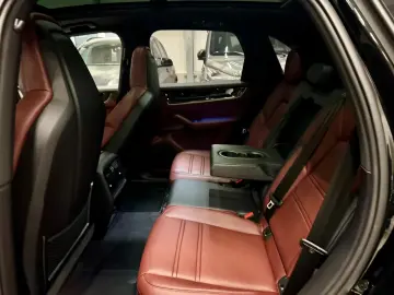 Porsche Cayenne E-Hybrid Black Edition Carbon Turbo