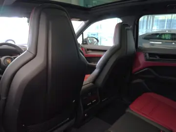 Porsche Cayenne Black Edition SportDesign PassDisplaY