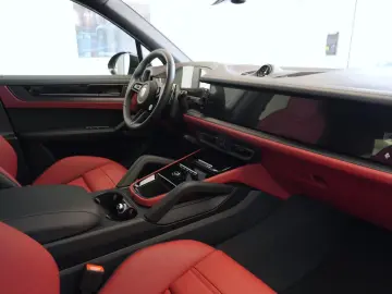 Porsche Cayenne Black Edition SportDesign PassDisplaY