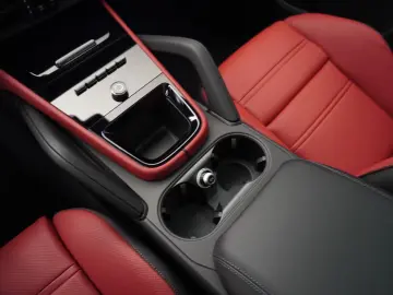 Porsche Cayenne Black Edition SportDesign PassDisplaY