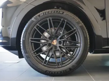 Porsche Cayenne Black Edition SportDesign PassDisplaY