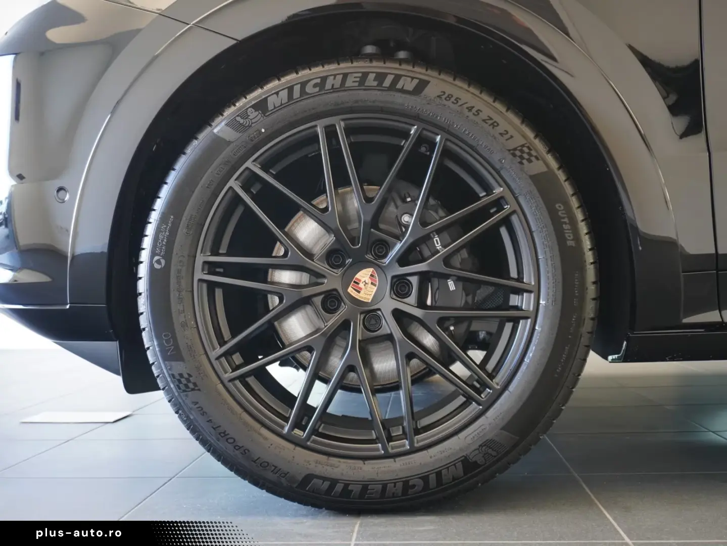 Porsche Cayenne Black Edition SportDesign PassDisplaY