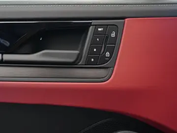 Porsche Cayenne Black Edition SportDesign PassDisplaY