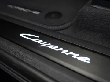 Porsche Cayenne Black Edition SportDesign PassDisplaY