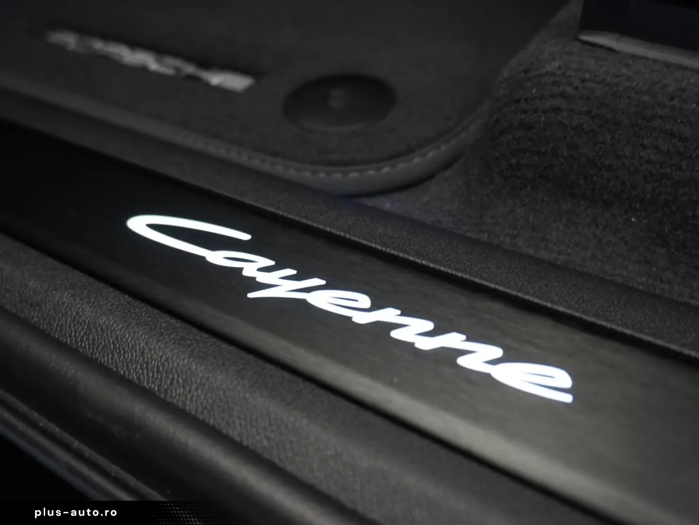 Porsche Cayenne Black Edition SportDesign PassDisplaY