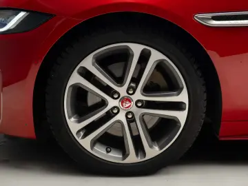 Jaguar XE R-Dynamic AWD