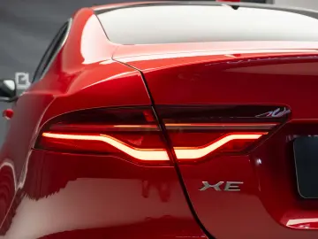 Jaguar XE R-Dynamic AWD