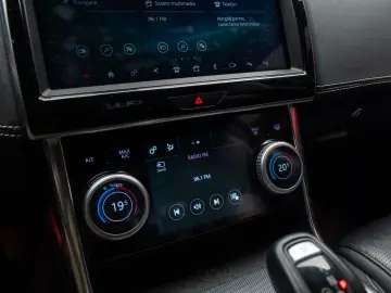 Jaguar XE R-Dynamic AWD