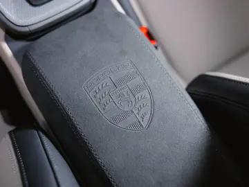 Porsche 911 Carrera 992.2 Sonderlackierung PTS