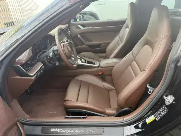 Porsche 911   992 Targa 4 GTS  Lift