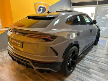 LAMBORGHINI Lamborghini Urus