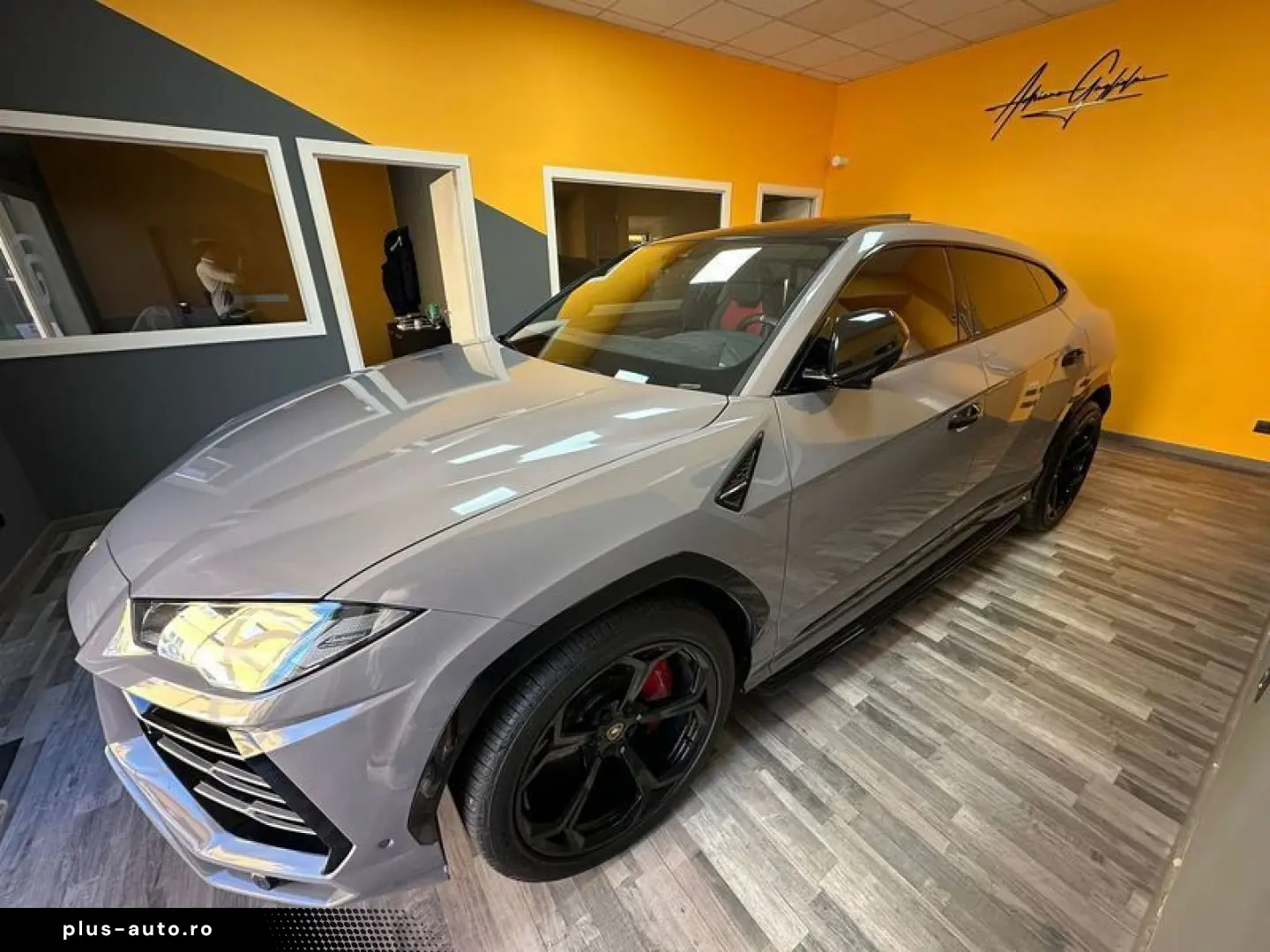 LAMBORGHINI Lamborghini Urus