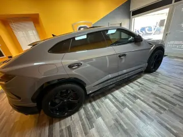 LAMBORGHINI Lamborghini Urus