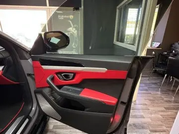 LAMBORGHINI Lamborghini Urus