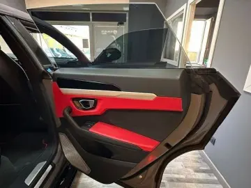 LAMBORGHINI Lamborghini Urus