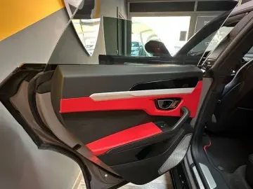 LAMBORGHINI Lamborghini Urus