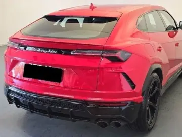 LAMBORGHINI Urus 4.0 V8