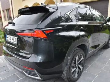 Lexus Seria NX 300h AWD Luxury