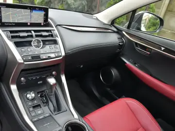 Lexus Seria NX 300h AWD Luxury