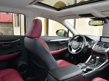 Lexus Seria NX 300h AWD Luxury