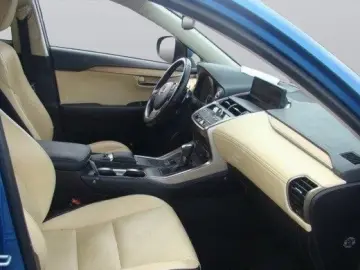 Lexus Seria NX 300h E-FOUR Luxury Line