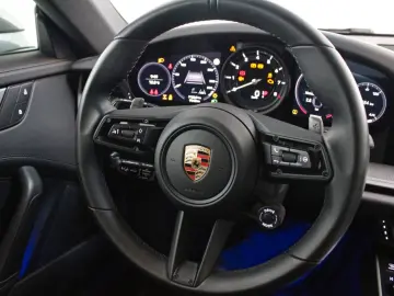 Porsche 992 911 Carrera 4 3.0 BOSE 360 Cam LenkHz ACC