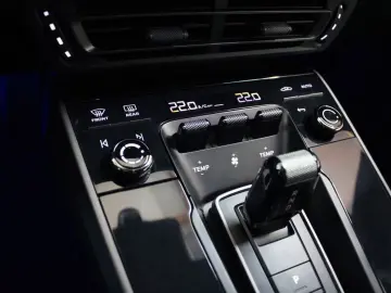 Porsche 992 911 Carrera 4 3.0 BOSE 360 Cam LenkHz ACC