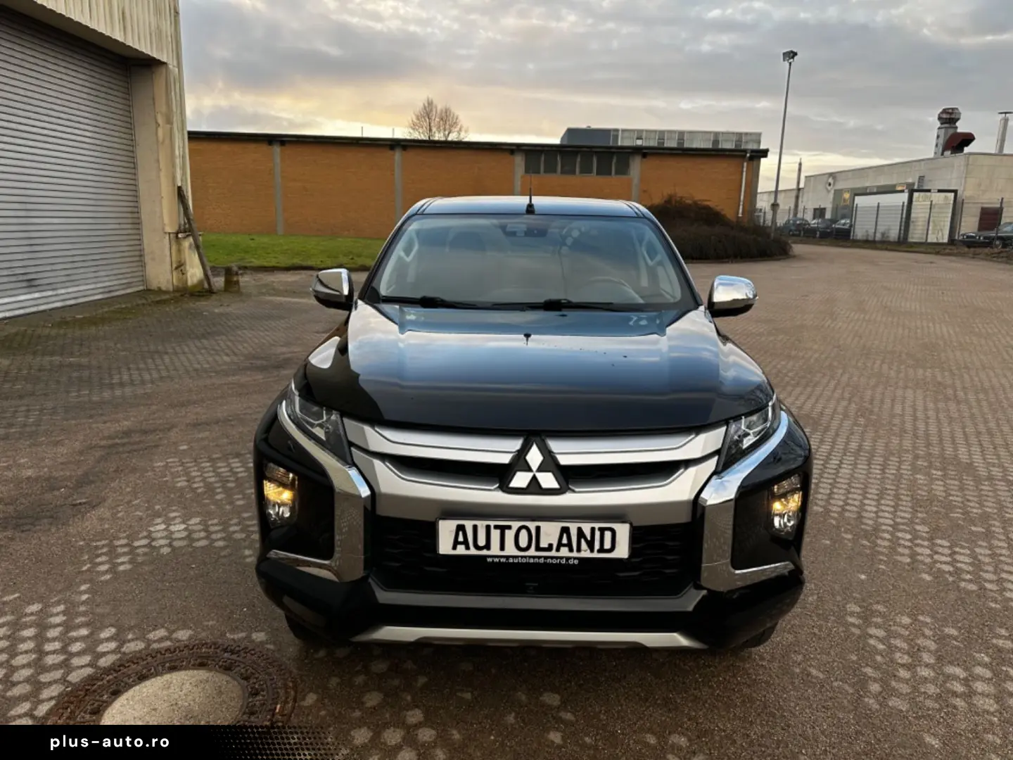 MITSUBISHI L200 Automat Top Doppelkabine 4WD 360 Kam AHK