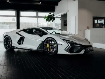 Lamborghini Revuelto