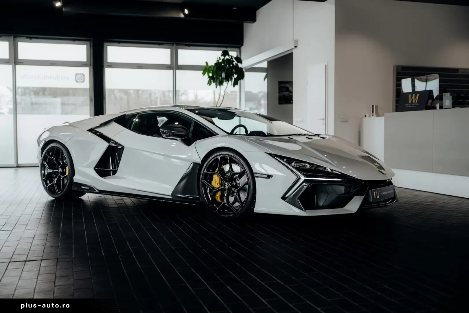 Lamborghini Revuelto