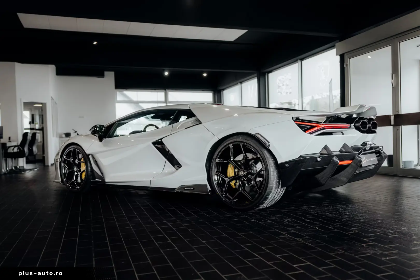 Lamborghini Revuelto