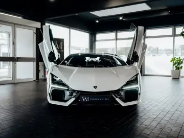 Lamborghini Revuelto