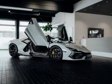 Lamborghini Revuelto