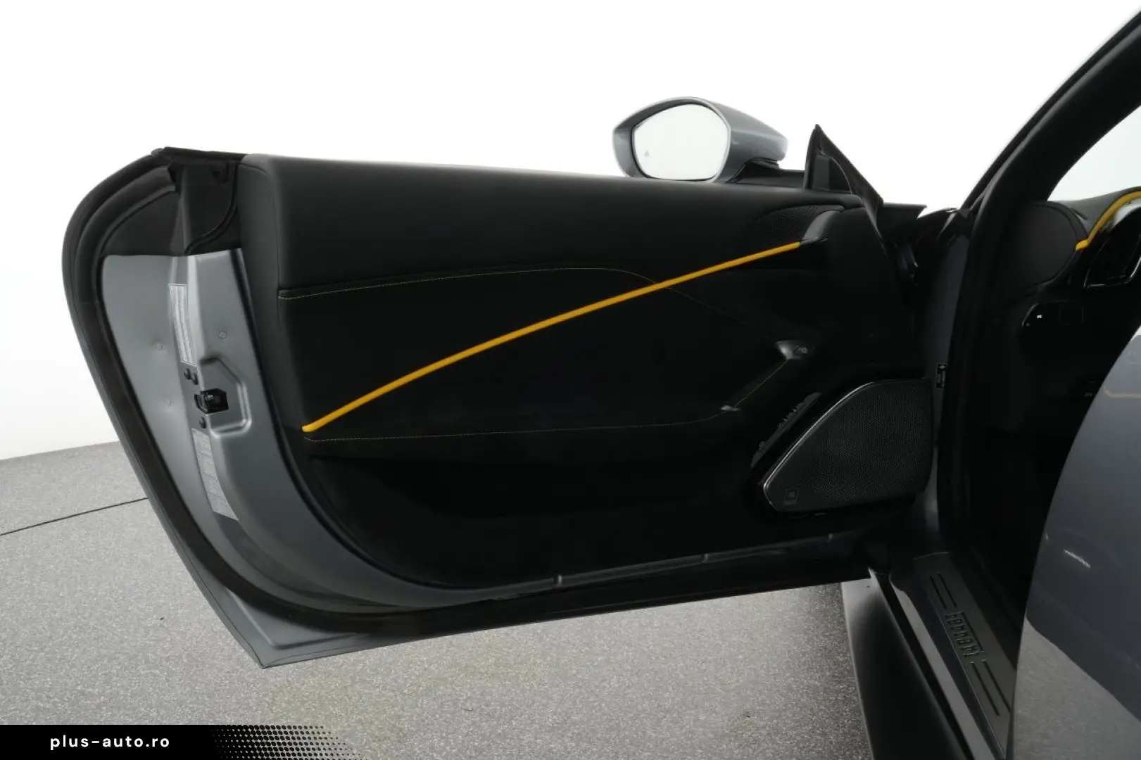 FERRARI Roma LED-Carbon Lenkrad - Surround View