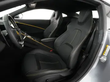 FERRARI Roma LED-Carbon Lenkrad - Surround View