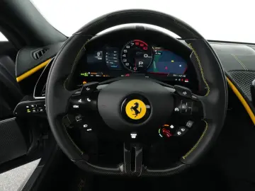 FERRARI Roma LED-Carbon Lenkrad - Surround View