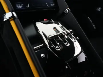 FERRARI Roma LED-Carbon Lenkrad - Surround View