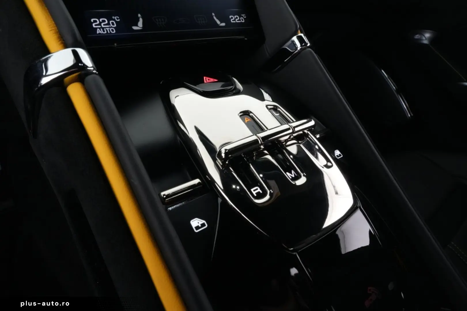 FERRARI Roma LED-Carbon Lenkrad - Surround View